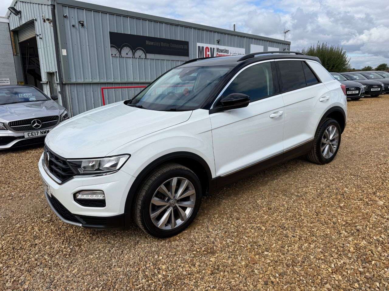 A 2018 VOLKSWAGEN T-ROC 1.0 TSI GPF Design SUV 5dr Petrol Manual Euro 6 (s/s) (115 ps) A 2018 VOLKSWAGEN T-ROC 1.0 TSI GPF Design SUV 5dr Petrol Manual Euro 6 (s/s) (115 ps)