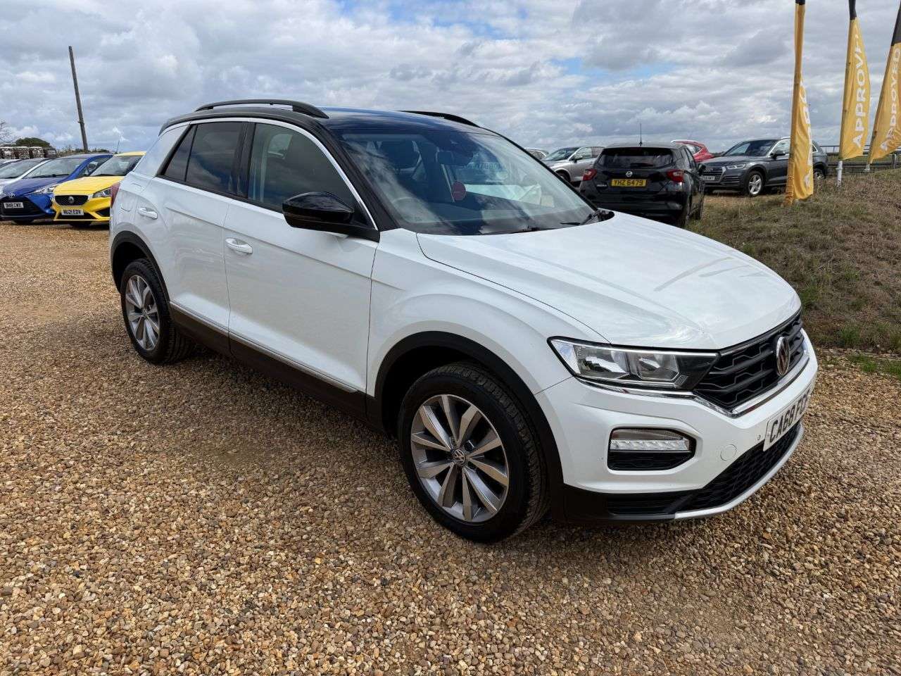 A 2018 VOLKSWAGEN T-ROC 1.0 TSI GPF Design SUV 5dr Petrol Manual Euro 6 (s/s) (115 ps) A 2018 VOLKSWAGEN T-ROC 1.0 TSI GPF Design SUV 5dr Petrol Manual Euro 6 (s/s) (115 ps)