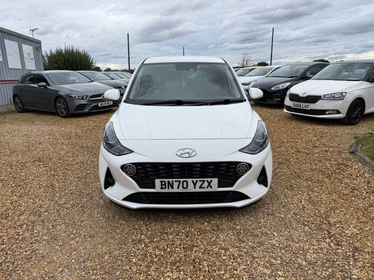 A 2020 HYUNDAI I10 1.2 Premium Hatchback 5dr Petrol Manual Euro 6 (s/s) (84 ps) A 2020 HYUNDAI I10 1.2 Premium Hatchback 5dr Petrol Manual Euro 6 (s/s) (84 ps)