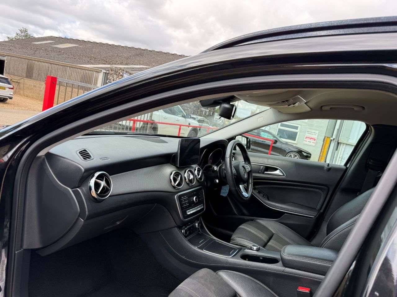 A 2019 MERCEDES-BENZ GLA 1.6 GLA180 GPF Urban Edition SUV 5dr Petrol 7G-DCT Euro 6 (s/s) (122 ps) A 2019 MERCEDES-BENZ GLA 1.6 GLA180 GPF Urban Edition SUV 5dr Petrol 7G-DCT Euro 6 (s/s) (122 ps)