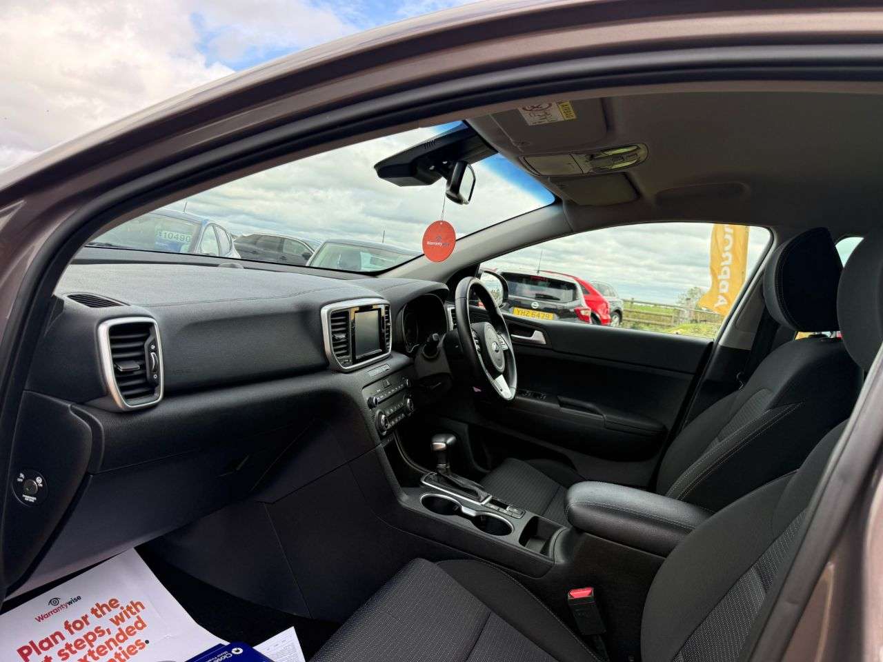 A 2019 KIA SPORTAGE 1.6 CRDi EcoDynamics+ 2 SUV 5dr Diesel Hybrid DCT Euro 6 (s/s) (134 bhp) A 2019 KIA SPORTAGE 1.6 CRDi EcoDynamics+ 2 SUV 5dr Diesel Hybrid DCT Euro 6 (s/s) (134 bhp)