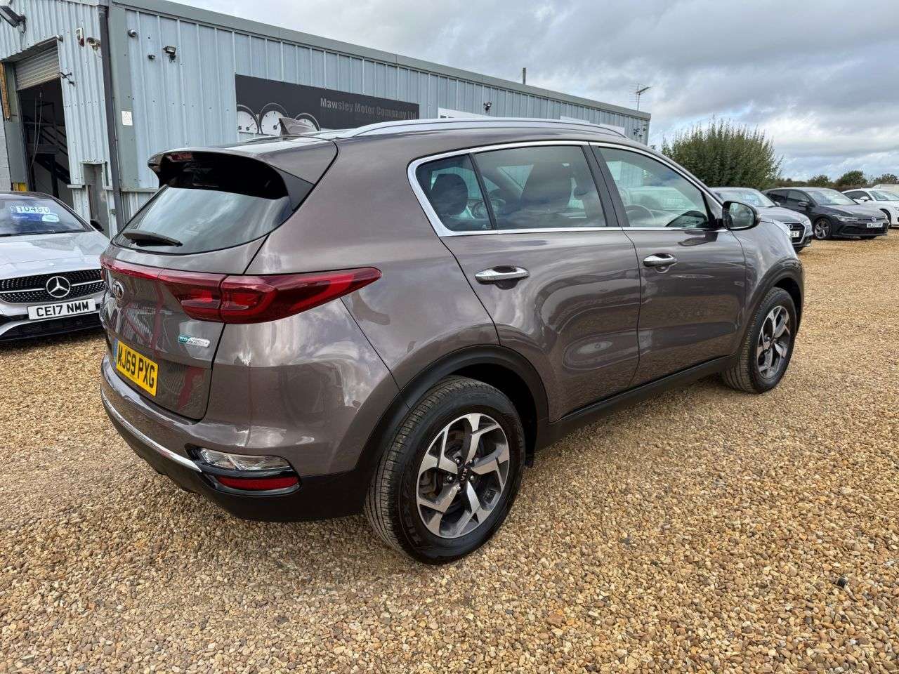 A 2019 KIA SPORTAGE 1.6 CRDi EcoDynamics+ 2 SUV 5dr Diesel Hybrid DCT Euro 6 (s/s) (134 bhp) A 2019 KIA SPORTAGE 1.6 CRDi EcoDynamics+ 2 SUV 5dr Diesel Hybrid DCT Euro 6 (s/s) (134 bhp)