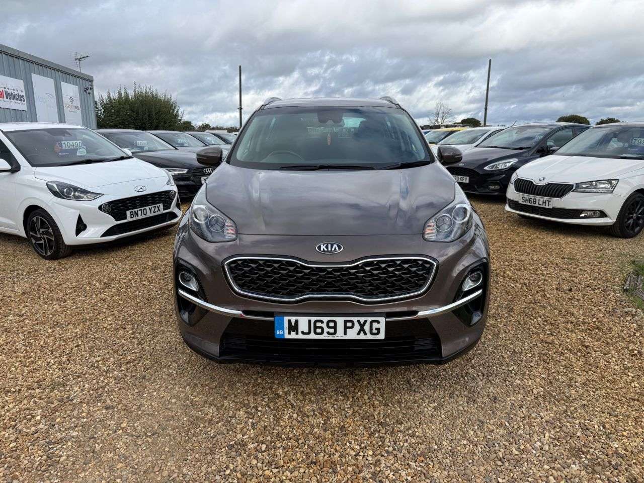 A 2019 KIA SPORTAGE 1.6 CRDi EcoDynamics+ 2 SUV 5dr Diesel Hybrid DCT Euro 6 (s/s) (134 bhp) A 2019 KIA SPORTAGE 1.6 CRDi EcoDynamics+ 2 SUV 5dr Diesel Hybrid DCT Euro 6 (s/s) (134 bhp)