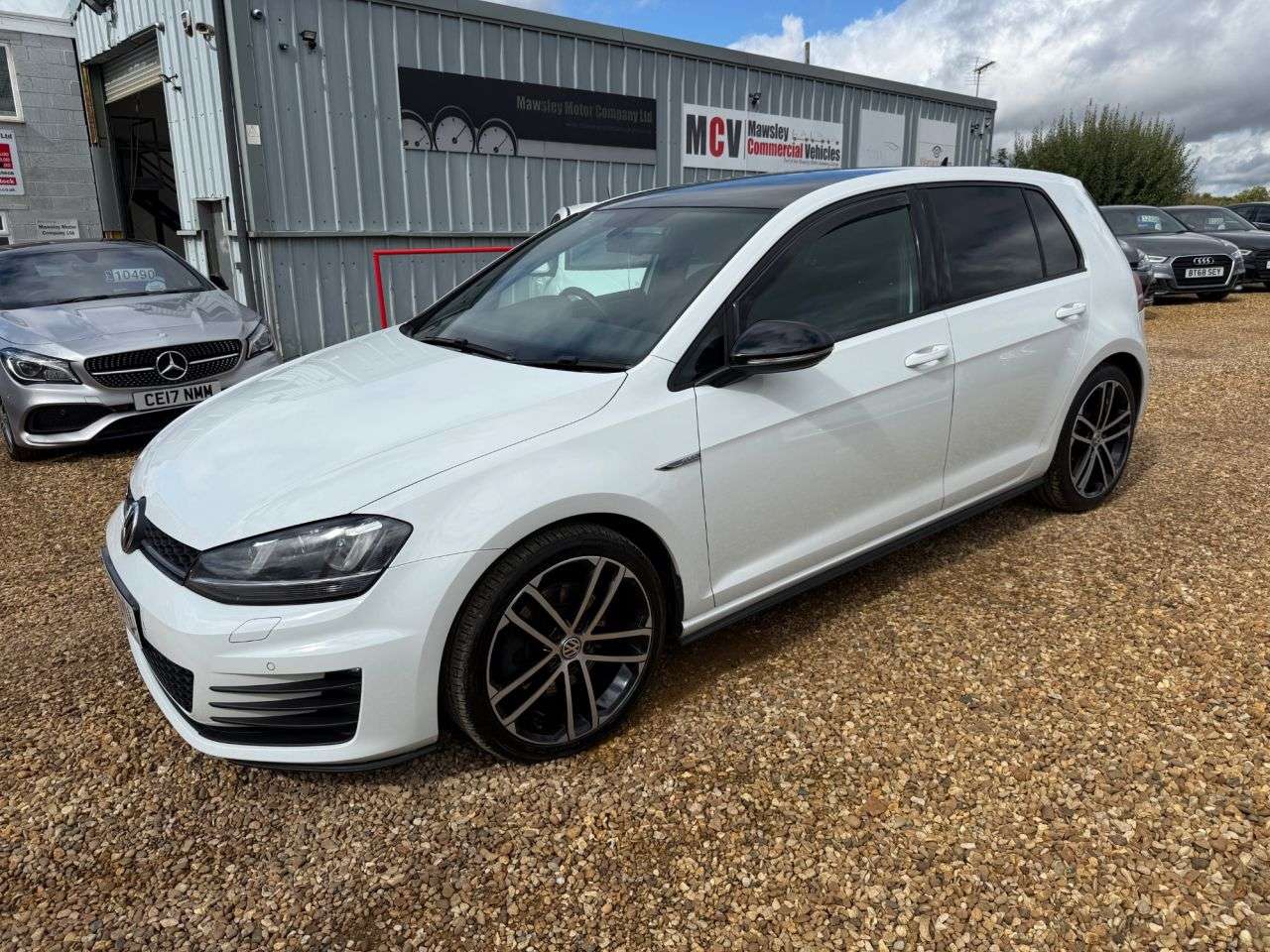 A 2015 VOLKSWAGEN GOLF 2.0 TDI BlueMotion Tech GTD Hatchback 5dr Diesel Manual Euro 6 (s/s) (184 p A 2015 VOLKSWAGEN GOLF 2.0 TDI BlueMotion Tech GTD Hatchback 5dr Diesel Manual Euro 6 (s/s) (184 p