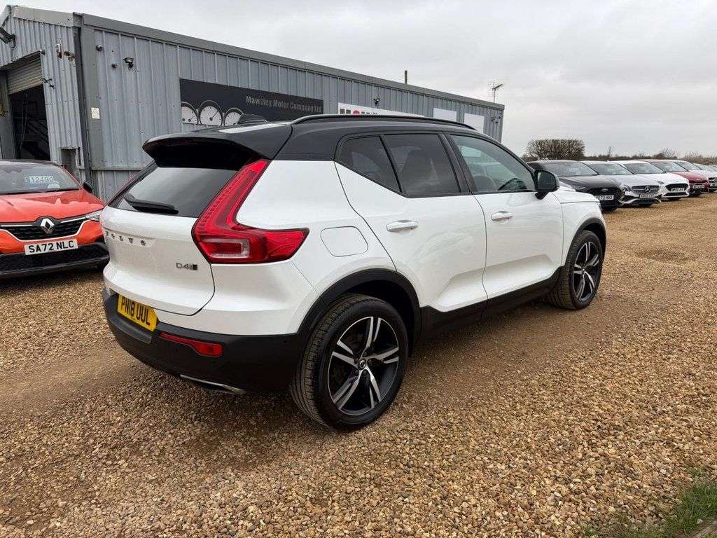 A 2018 VOLVO XC40 2.0 D4 R-Design SUV 5dr Diesel Auto AWD Euro 6 (s/s) (190 ps) A 2018 VOLVO XC40 2.0 D4 R-Design SUV 5dr Diesel Auto AWD Euro 6 (s/s) (190 ps)