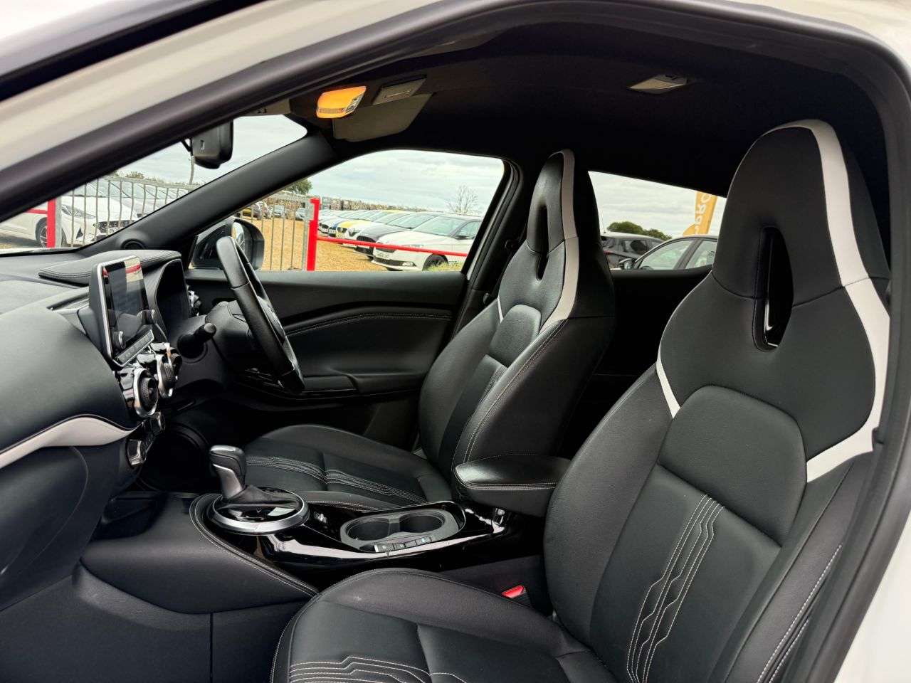 A 2022 NISSAN JUKE 1.6 Premiere Edition SUV 5dr Petrol Hybrid Auto Euro 6 (143 ps) A 2022 NISSAN JUKE 1.6 Premiere Edition SUV 5dr Petrol Hybrid Auto Euro 6 (143 ps)