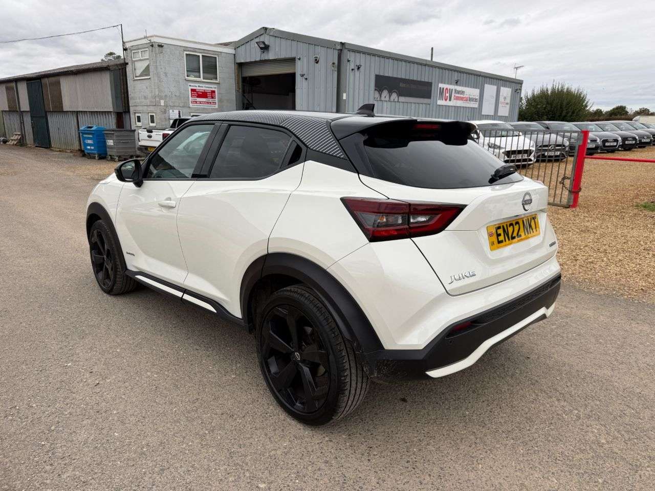 A 2022 NISSAN JUKE 1.6 Premiere Edition SUV 5dr Petrol Hybrid Auto Euro 6 (143 ps) A 2022 NISSAN JUKE 1.6 Premiere Edition SUV 5dr Petrol Hybrid Auto Euro 6 (143 ps)
