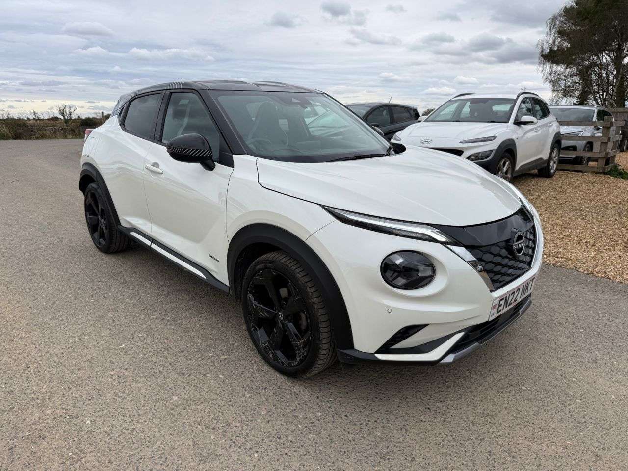 A 2022 NISSAN JUKE 1.6 Premiere Edition SUV 5dr Petrol Hybrid Auto Euro 6 (143 ps) A 2022 NISSAN JUKE 1.6 Premiere Edition SUV 5dr Petrol Hybrid Auto Euro 6 (143 ps)