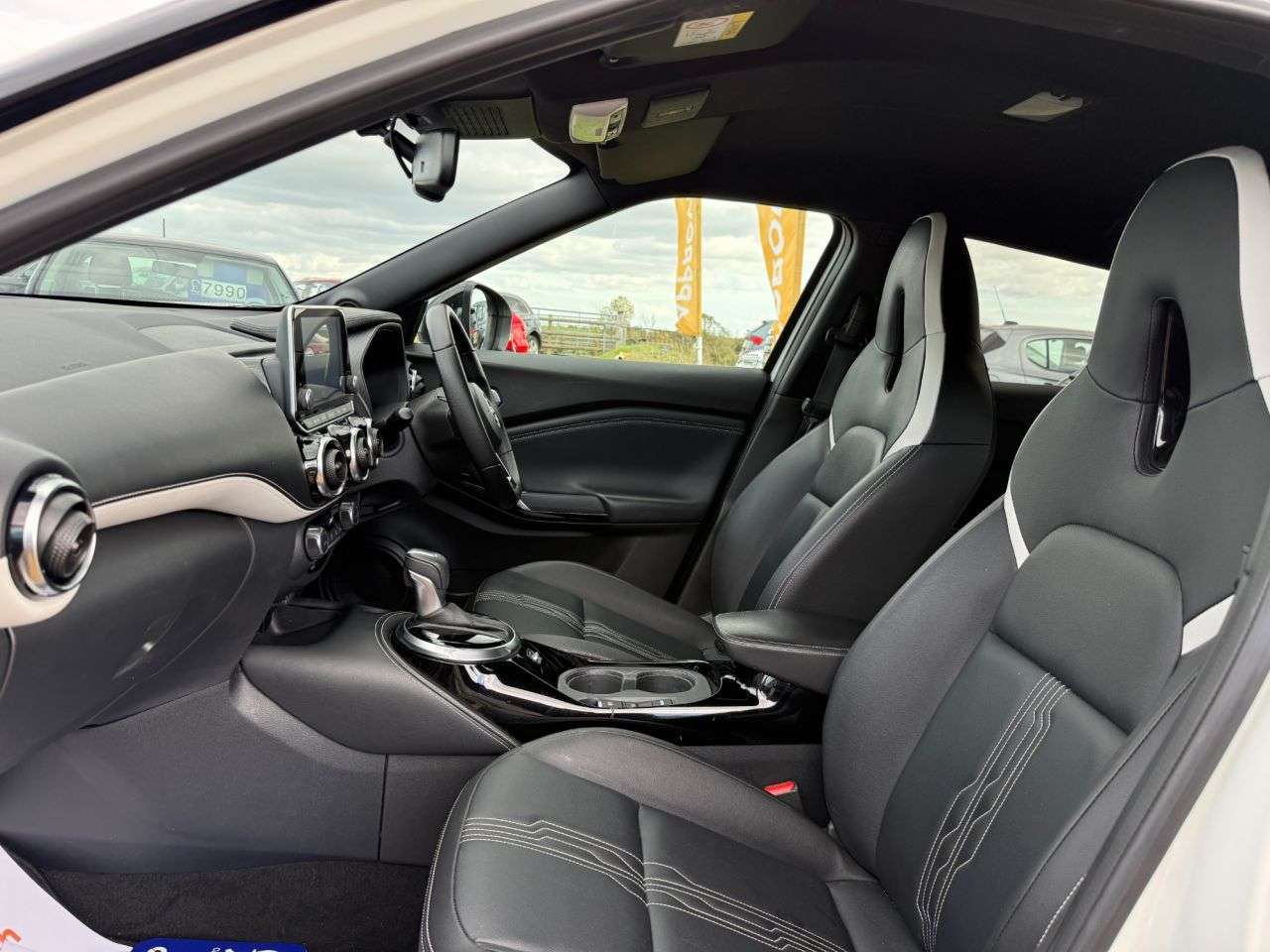 A 2022 NISSAN JUKE 1.6 Premiere Edition SUV 5dr Petrol Hybrid Auto Euro 6 (143 ps) A 2022 NISSAN JUKE 1.6 Premiere Edition SUV 5dr Petrol Hybrid Auto Euro 6 (143 ps)