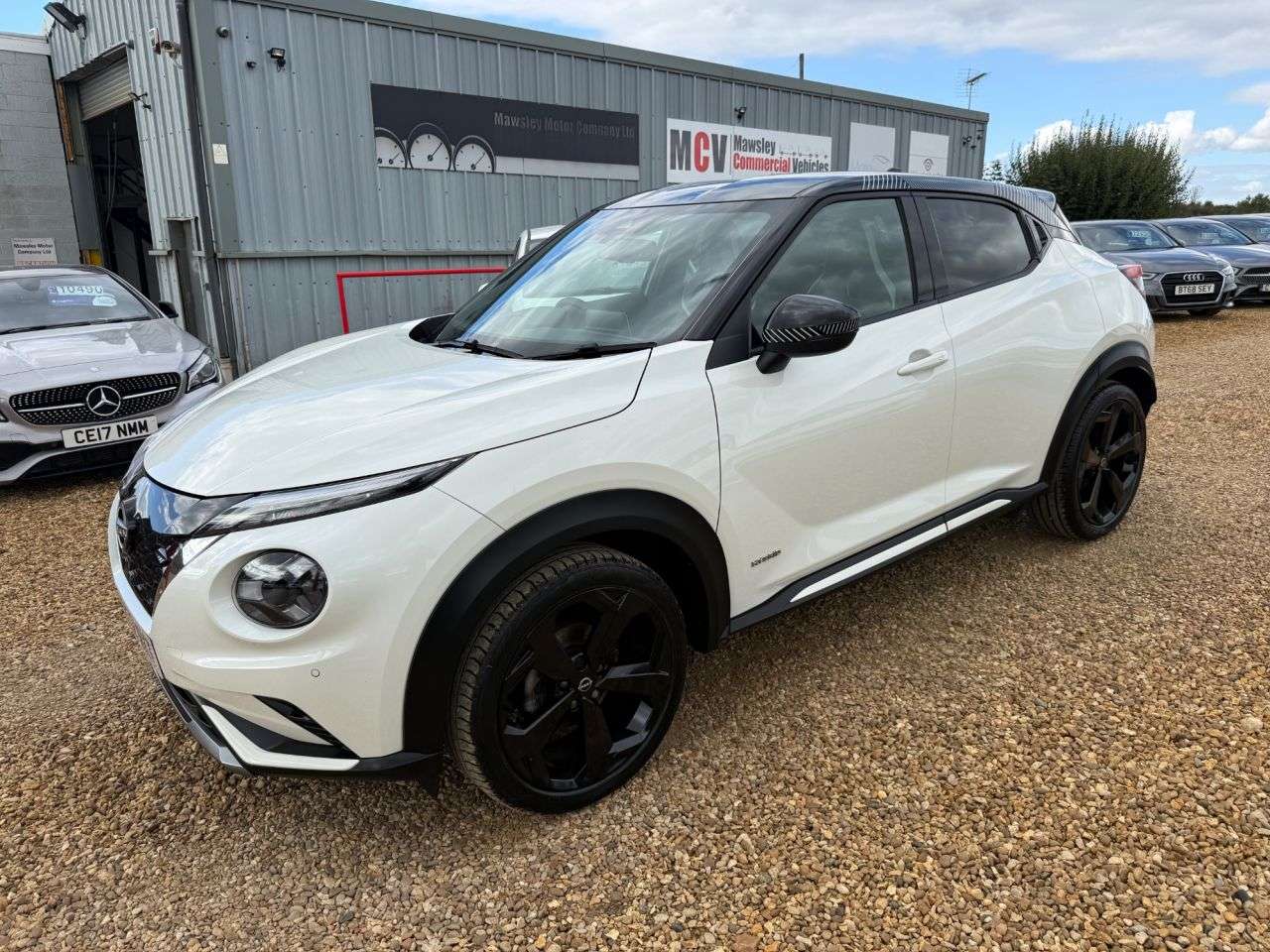A 2022 NISSAN JUKE 1.6 Premiere Edition SUV 5dr Petrol Hybrid Auto Euro 6 (143 ps) A 2022 NISSAN JUKE 1.6 Premiere Edition SUV 5dr Petrol Hybrid Auto Euro 6 (143 ps)