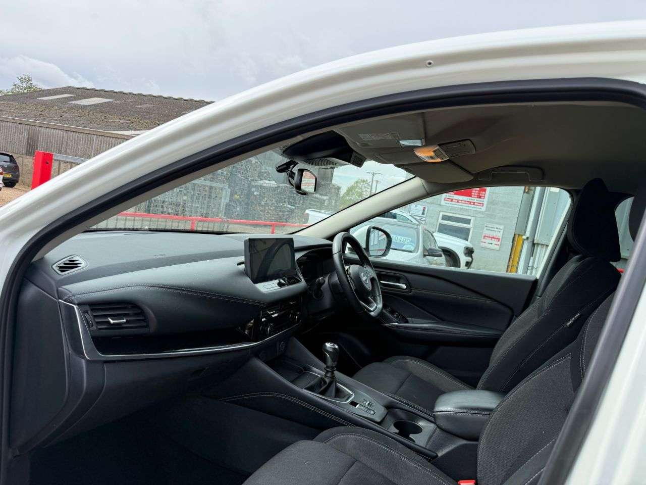 A 2023 NISSAN QASHQAI 1.3 DIG-T MHEV N-Connecta SUV 5dr Petrol Hybrid Manual Euro 6 (s/s) (140 ps A 2023 NISSAN QASHQAI 1.3 DIG-T MHEV N-Connecta SUV 5dr Petrol Hybrid Manual Euro 6 (s/s) (140 ps
