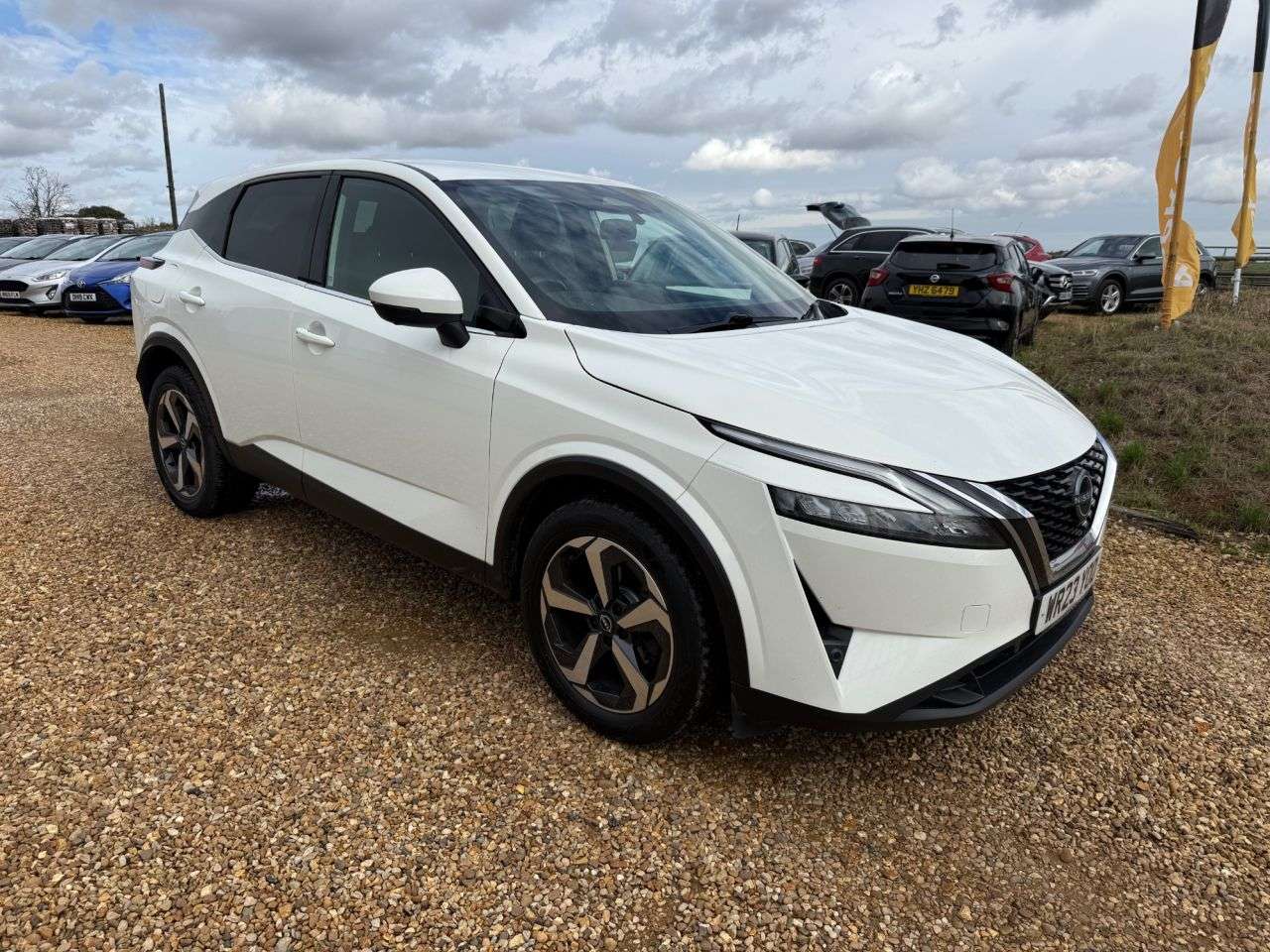 A 2023 NISSAN QASHQAI 1.3 DIG-T MHEV N-Connecta SUV 5dr Petrol Hybrid Manual Euro 6 (s/s) (140 ps A 2023 NISSAN QASHQAI 1.3 DIG-T MHEV N-Connecta SUV 5dr Petrol Hybrid Manual Euro 6 (s/s) (140 ps