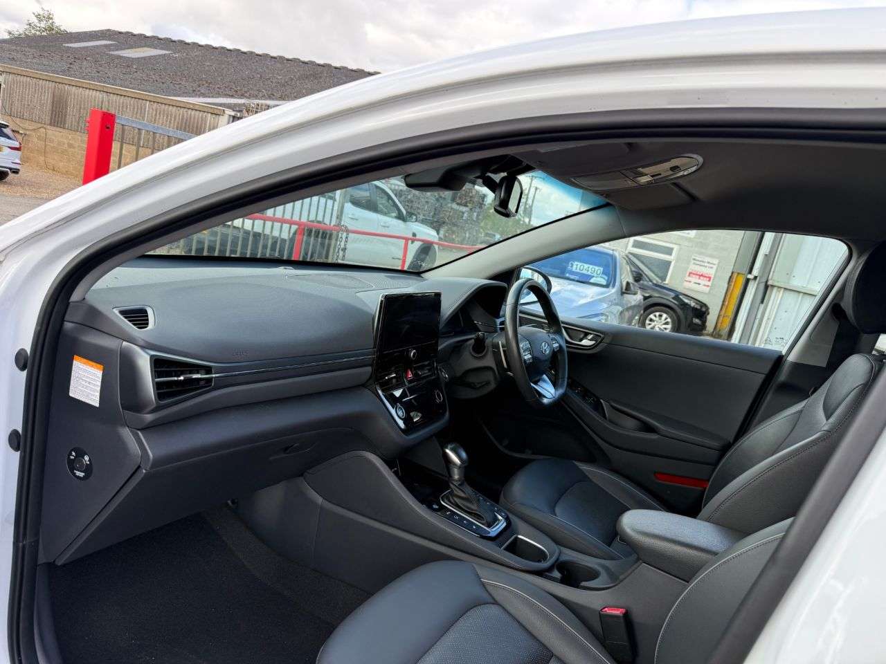 A 2022 HYUNDAI IONIQ 1.6 h-GDi Premium SE Hatchback 5dr Petrol Hybrid DCT Euro 6 (s/s) (141 ps) A 2022 HYUNDAI IONIQ 1.6 h-GDi Premium SE Hatchback 5dr Petrol Hybrid DCT Euro 6 (s/s) (141 ps)