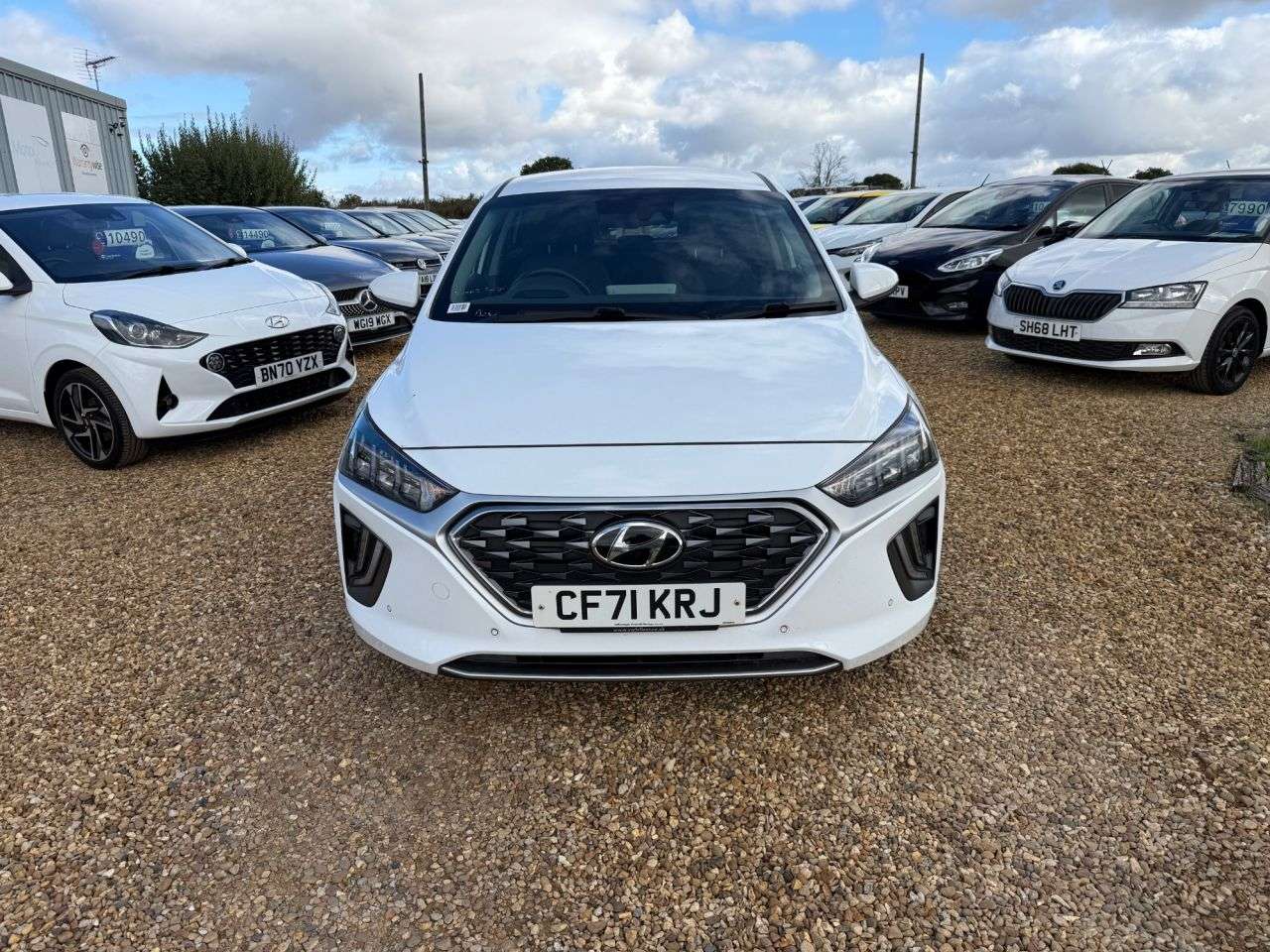 A 2022 HYUNDAI IONIQ 1.6 h-GDi Premium SE Hatchback 5dr Petrol Hybrid DCT Euro 6 (s/s) (141 ps) A 2022 HYUNDAI IONIQ 1.6 h-GDi Premium SE Hatchback 5dr Petrol Hybrid DCT Euro 6 (s/s) (141 ps)