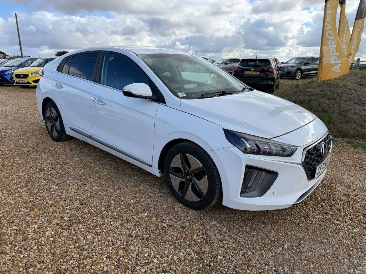 A 2022 HYUNDAI IONIQ 1.6 h-GDi Premium SE Hatchback 5dr Petrol Hybrid DCT Euro 6 (s/s) (141 ps) A 2022 HYUNDAI IONIQ 1.6 h-GDi Premium SE Hatchback 5dr Petrol Hybrid DCT Euro 6 (s/s) (141 ps)