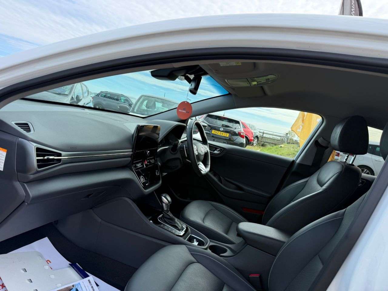 A 2022 HYUNDAI IONIQ 1.6 h-GDi Premium SE Hatchback 5dr Petrol Hybrid DCT Euro 6 (s/s) (141 ps) A 2022 HYUNDAI IONIQ 1.6 h-GDi Premium SE Hatchback 5dr Petrol Hybrid DCT Euro 6 (s/s) (141 ps)