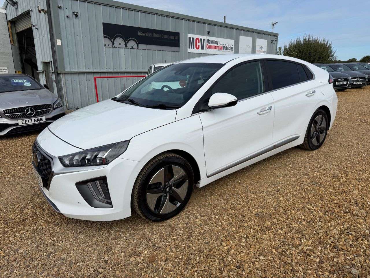 A 2022 HYUNDAI IONIQ 1.6 h-GDi Premium SE Hatchback 5dr Petrol Hybrid DCT Euro 6 (s/s) (141 ps) A 2022 HYUNDAI IONIQ 1.6 h-GDi Premium SE Hatchback 5dr Petrol Hybrid DCT Euro 6 (s/s) (141 ps)