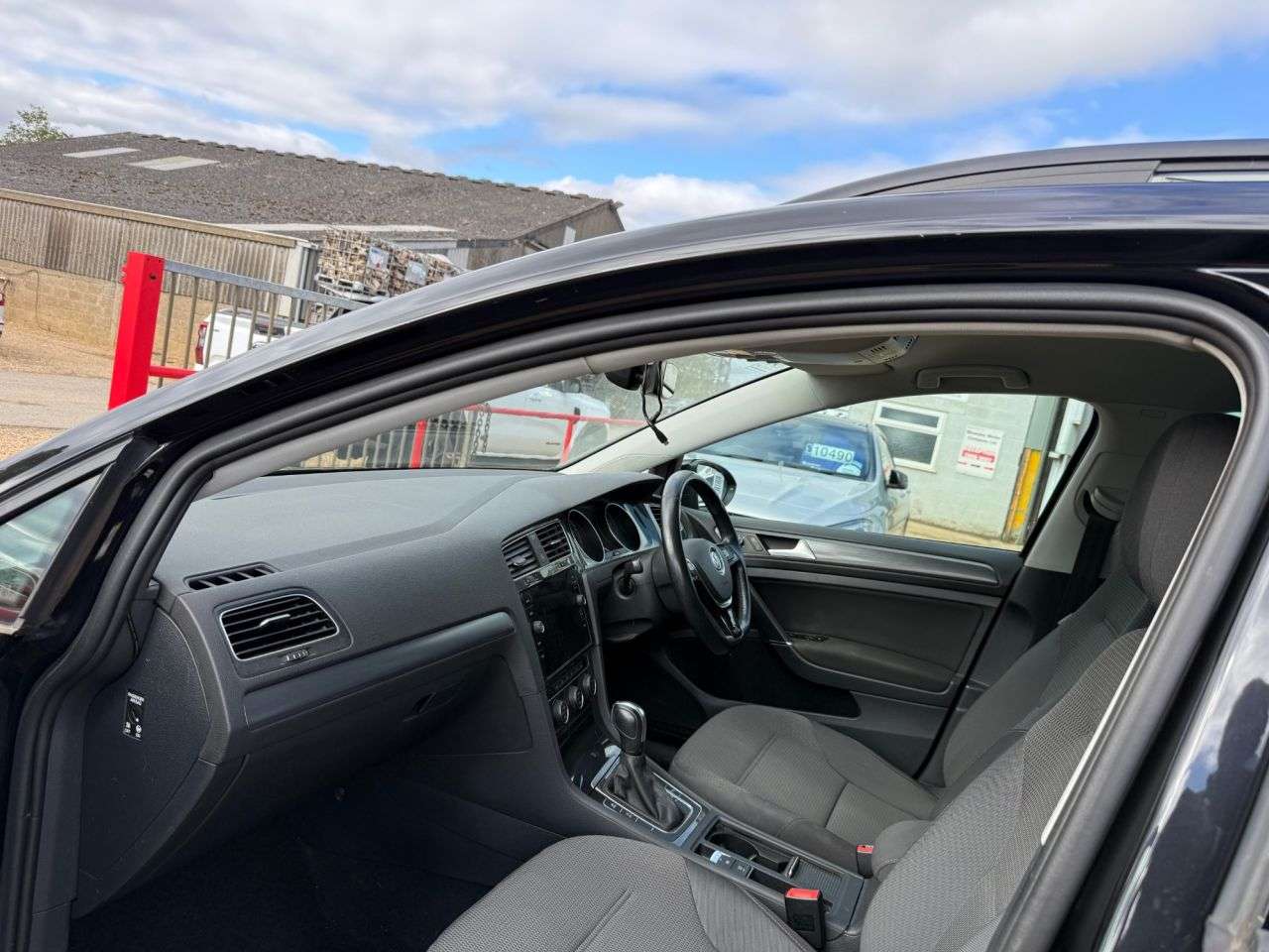 A 2020 VOLKSWAGEN GOLF 1.5 TSI EVO Match Edition Estate 5dr Petrol DSG Euro 6 (s/s) (150 ps) A 2020 VOLKSWAGEN GOLF 1.5 TSI EVO Match Edition Estate 5dr Petrol DSG Euro 6 (s/s) (150 ps)