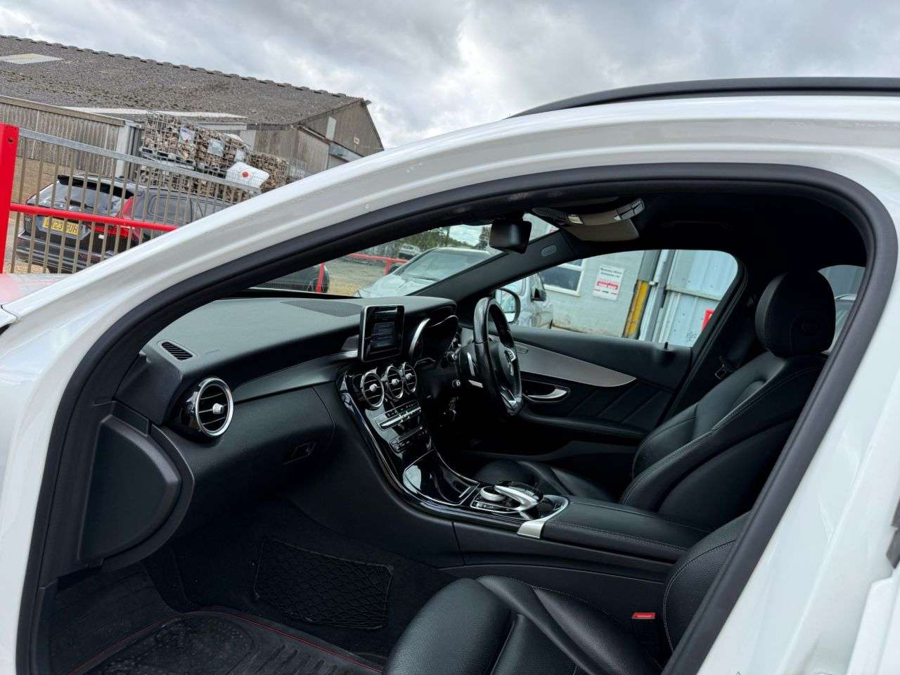 A 2016 MERCEDES-BENZ C CLASS 2.1 C220d AMG Line Estate 5dr Diesel 7G-Tronic+ Euro 6 (s/s) (170 ps) A 2016 MERCEDES-BENZ C CLASS 2.1 C220d AMG Line Estate 5dr Diesel 7G-Tronic+ Euro 6 (s/s) (170 ps)