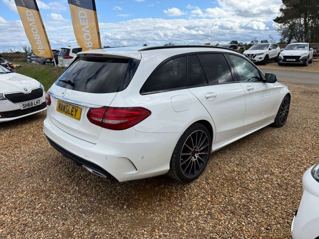 A 2016 MERCEDES-BENZ C CLASS 2.1 C220d AMG Line Estate 5dr Diesel 7G-Tronic+ Euro 6 (s/s) (170 ps) A 2016 MERCEDES-BENZ C CLASS 2.1 C220d AMG Line Estate 5dr Diesel 7G-Tronic+ Euro 6 (s/s) (170 ps)