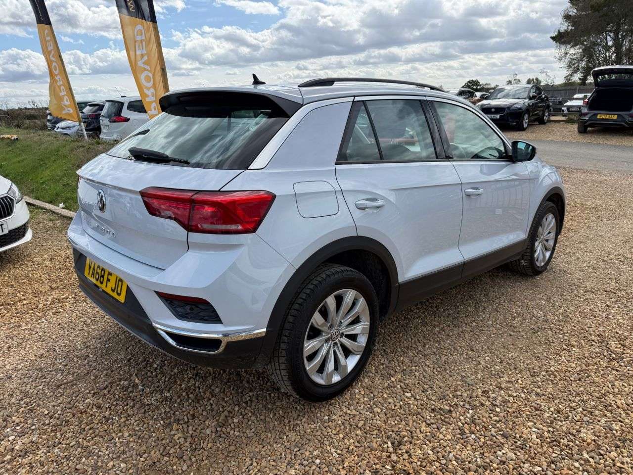 A 2019 VOLKSWAGEN T-ROC 1.6 TDI SE SUV 5dr Diesel Manual Euro 6 (s/s) (115 ps) A 2019 VOLKSWAGEN T-ROC 1.6 TDI SE SUV 5dr Diesel Manual Euro 6 (s/s) (115 ps)