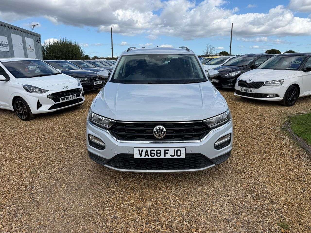 A 2019 VOLKSWAGEN T-ROC 1.6 TDI SE SUV 5dr Diesel Manual Euro 6 (s/s) (115 ps) A 2019 VOLKSWAGEN T-ROC 1.6 TDI SE SUV 5dr Diesel Manual Euro 6 (s/s) (115 ps)