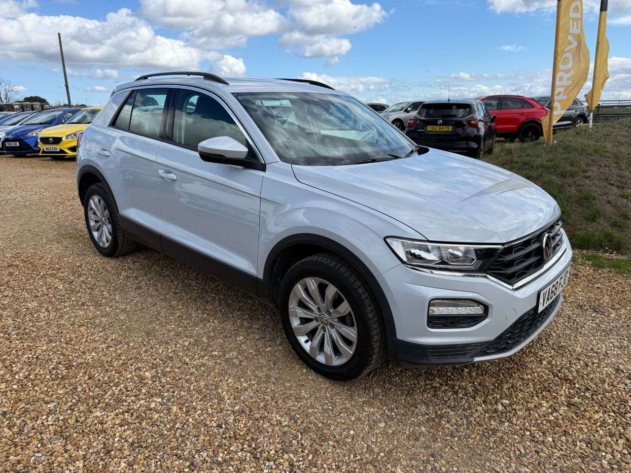 A 2019 VOLKSWAGEN T-ROC 1.6 TDI SE SUV 5dr Diesel Manual Euro 6 (s/s) (115 ps) A 2019 VOLKSWAGEN T-ROC 1.6 TDI SE SUV 5dr Diesel Manual Euro 6 (s/s) (115 ps)