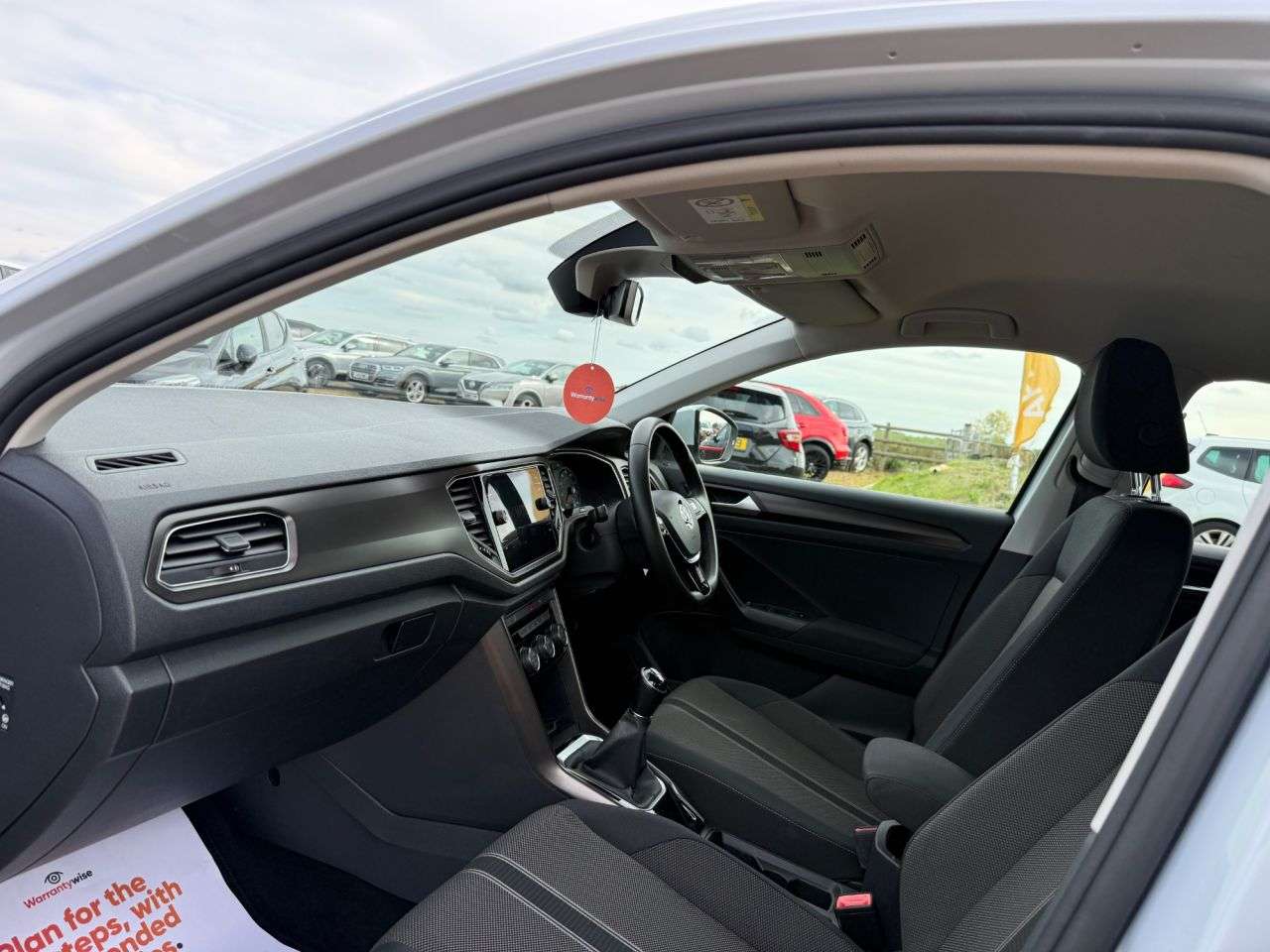 A 2019 VOLKSWAGEN T-ROC 1.6 TDI SE SUV 5dr Diesel Manual Euro 6 (s/s) (115 ps) A 2019 VOLKSWAGEN T-ROC 1.6 TDI SE SUV 5dr Diesel Manual Euro 6 (s/s) (115 ps)