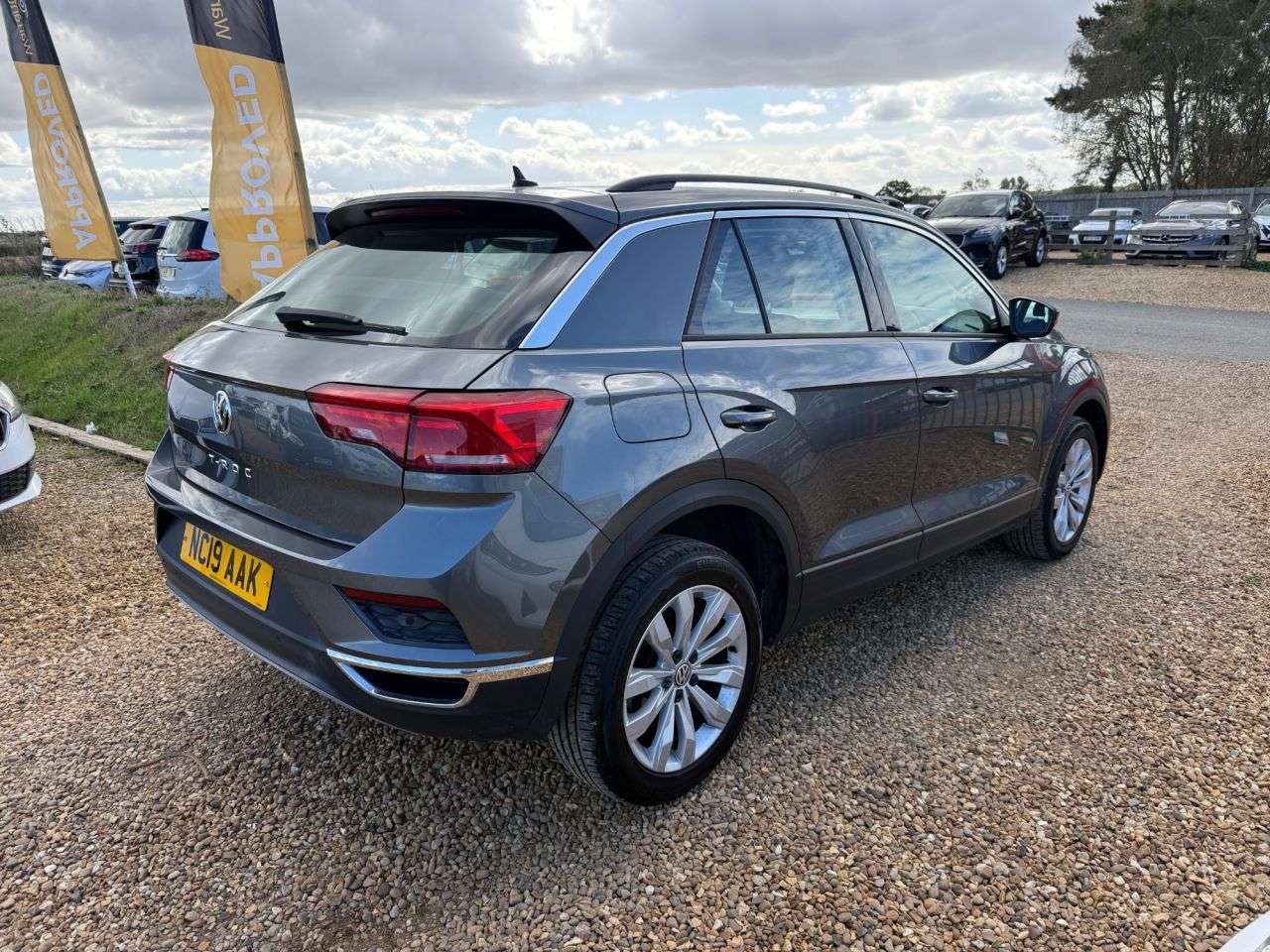 A 2019 VOLKSWAGEN T-ROC 1.0 TSI GPF SE SUV 5dr Petrol Manual Euro 6 (s/s) (115 ps) A 2019 VOLKSWAGEN T-ROC 1.0 TSI GPF SE SUV 5dr Petrol Manual Euro 6 (s/s) (115 ps)