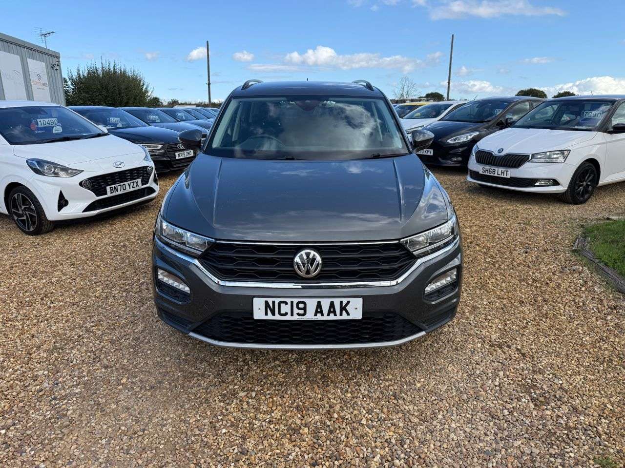 A 2019 VOLKSWAGEN T-ROC 1.0 TSI GPF SE SUV 5dr Petrol Manual Euro 6 (s/s) (115 ps) A 2019 VOLKSWAGEN T-ROC 1.0 TSI GPF SE SUV 5dr Petrol Manual Euro 6 (s/s) (115 ps)