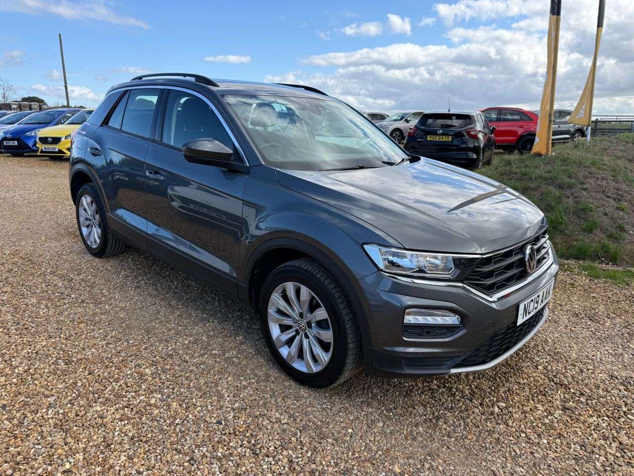 A 2019 VOLKSWAGEN T-ROC 1.0 TSI GPF SE SUV 5dr Petrol Manual Euro 6 (s/s) (115 ps) A 2019 VOLKSWAGEN T-ROC 1.0 TSI GPF SE SUV 5dr Petrol Manual Euro 6 (s/s) (115 ps)