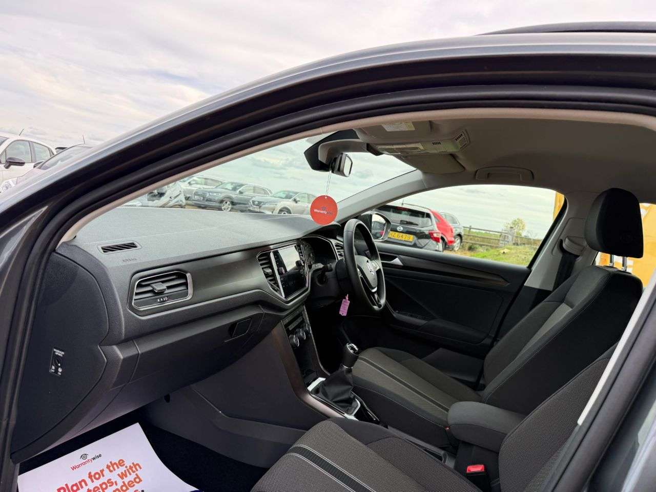 A 2019 VOLKSWAGEN T-ROC 1.0 TSI GPF SE SUV 5dr Petrol Manual Euro 6 (s/s) (115 ps) A 2019 VOLKSWAGEN T-ROC 1.0 TSI GPF SE SUV 5dr Petrol Manual Euro 6 (s/s) (115 ps)