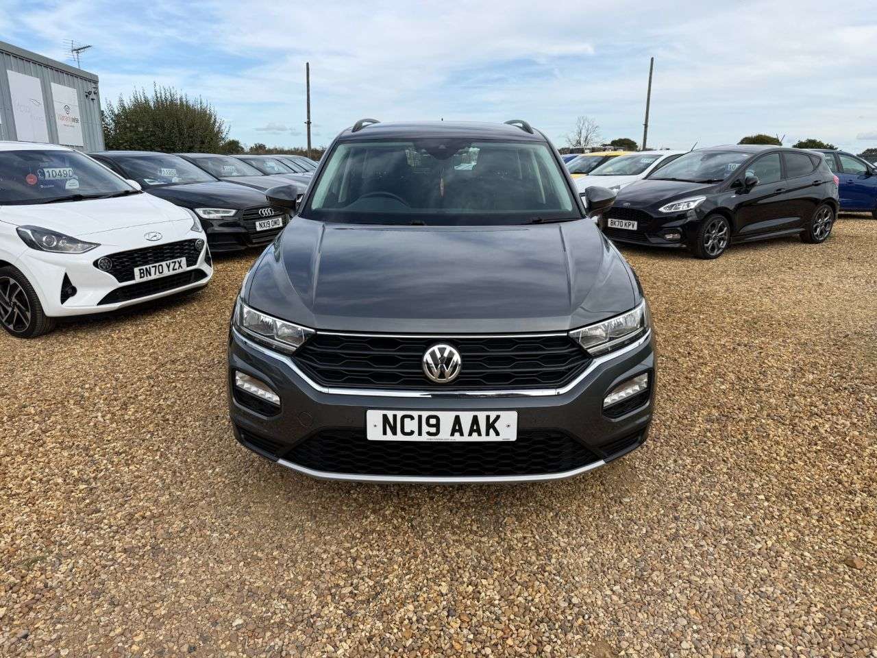 A 2019 VOLKSWAGEN T-ROC 1.0 TSI GPF SE SUV 5dr Petrol Manual Euro 6 (s/s) (115 ps) A 2019 VOLKSWAGEN T-ROC 1.0 TSI GPF SE SUV 5dr Petrol Manual Euro 6 (s/s) (115 ps)