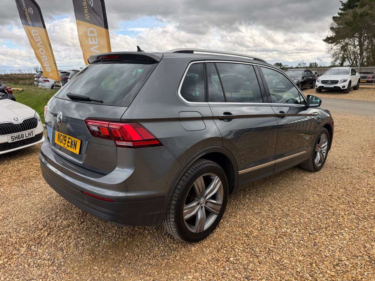 A 2019 VOLKSWAGEN TIGUAN 2.0 TDI Match SUV 5dr Diesel Manual Euro 6 (s/s) (150 ps) A 2019 VOLKSWAGEN TIGUAN 2.0 TDI Match SUV 5dr Diesel Manual Euro 6 (s/s) (150 ps)