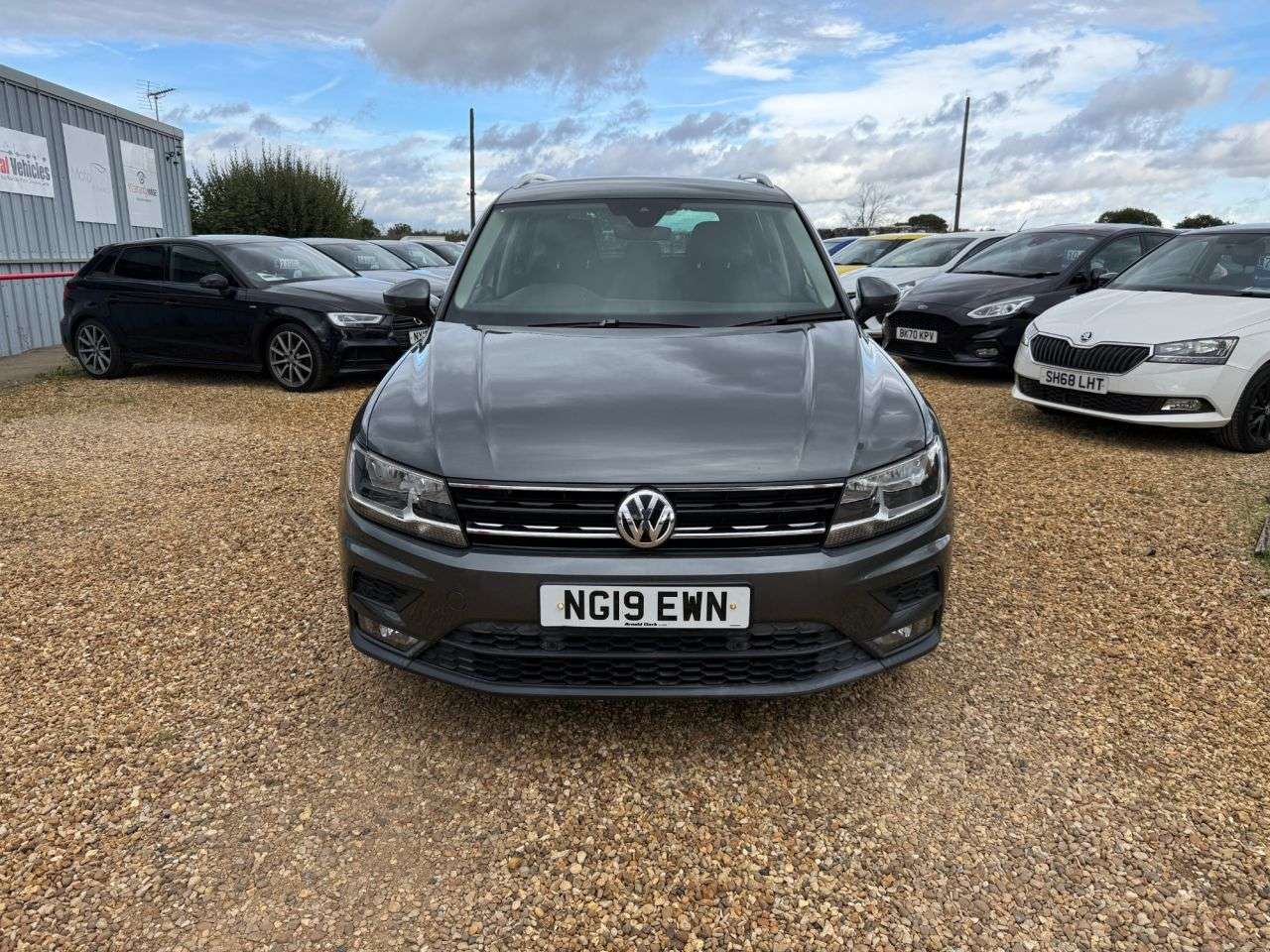 A 2019 VOLKSWAGEN TIGUAN 2.0 TDI Match SUV 5dr Diesel Manual Euro 6 (s/s) (150 ps) A 2019 VOLKSWAGEN TIGUAN 2.0 TDI Match SUV 5dr Diesel Manual Euro 6 (s/s) (150 ps)