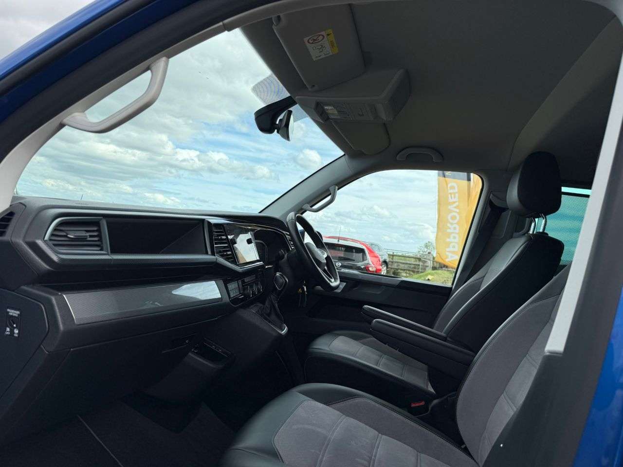 A 2020 VOLKSWAGEN CARAVELLE 2.0 BiTDI Executive MPV 5dr Diesel DSG 4Motion Euro 6 (s/s) (204 ps) A 2020 VOLKSWAGEN CARAVELLE 2.0 BiTDI Executive MPV 5dr Diesel DSG 4Motion Euro 6 (s/s) (204 ps)