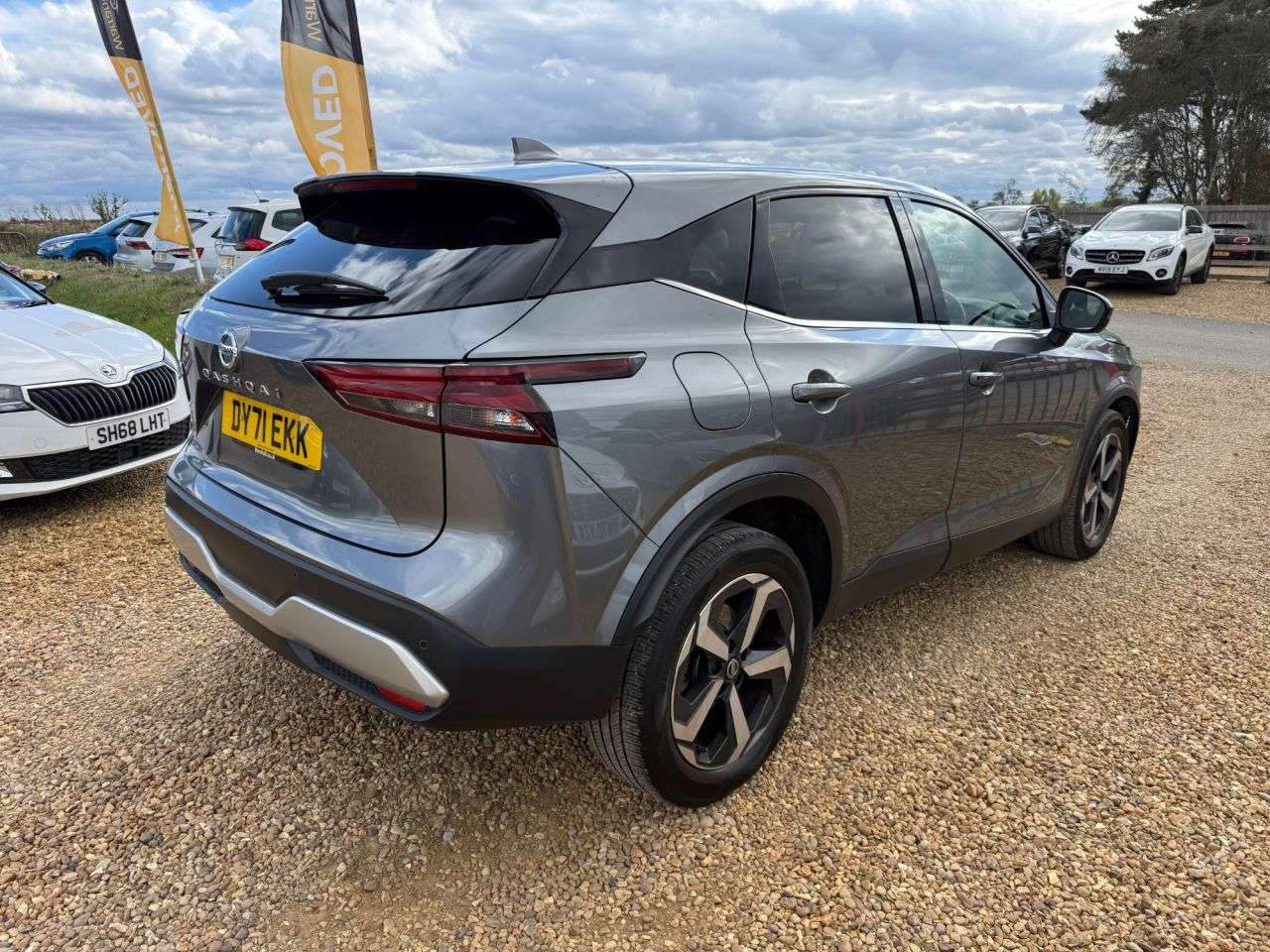 A 2021 NISSAN QASHQAI 1.3 DIG-T MHEV N-Connecta SUV 5dr Petrol Hybrid Manual Euro 6 (s/s) (140 ps A 2021 NISSAN QASHQAI 1.3 DIG-T MHEV N-Connecta SUV 5dr Petrol Hybrid Manual Euro 6 (s/s) (140 ps