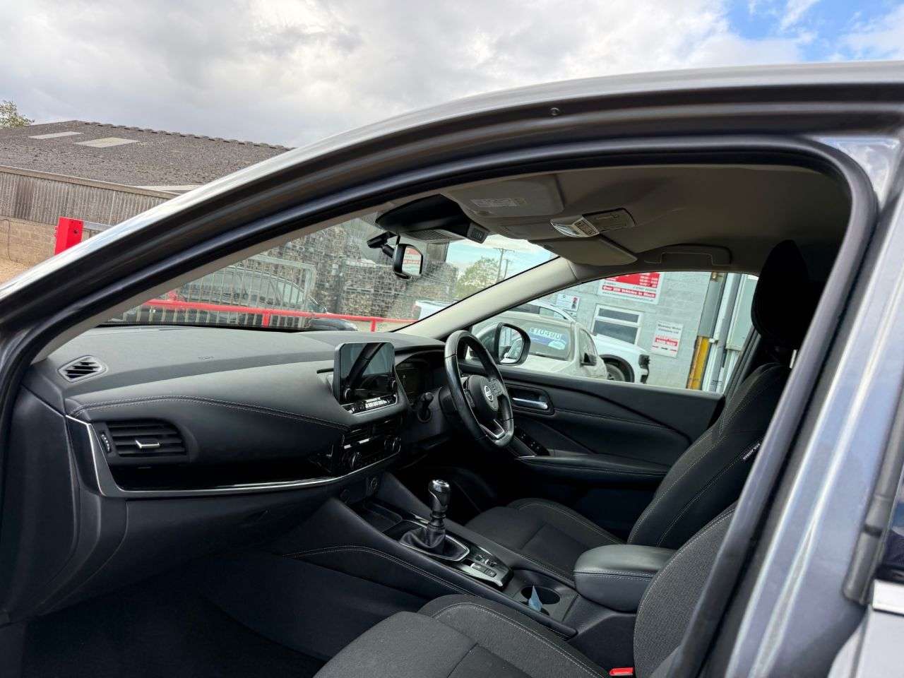 A 2021 NISSAN QASHQAI 1.3 DIG-T MHEV N-Connecta SUV 5dr Petrol Hybrid Manual Euro 6 (s/s) (140 ps A 2021 NISSAN QASHQAI 1.3 DIG-T MHEV N-Connecta SUV 5dr Petrol Hybrid Manual Euro 6 (s/s) (140 ps