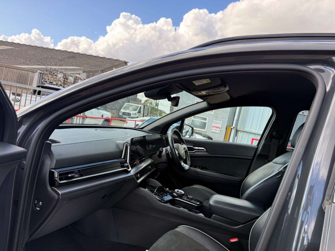 A 2022 KIA SPORTAGE 1.6 h T-GDi GT-Line SUV 5dr Petrol Hybrid Auto Euro 6 (s/s) (226 bhp) A 2022 KIA SPORTAGE 1.6 h T-GDi GT-Line SUV 5dr Petrol Hybrid Auto Euro 6 (s/s) (226 bhp)