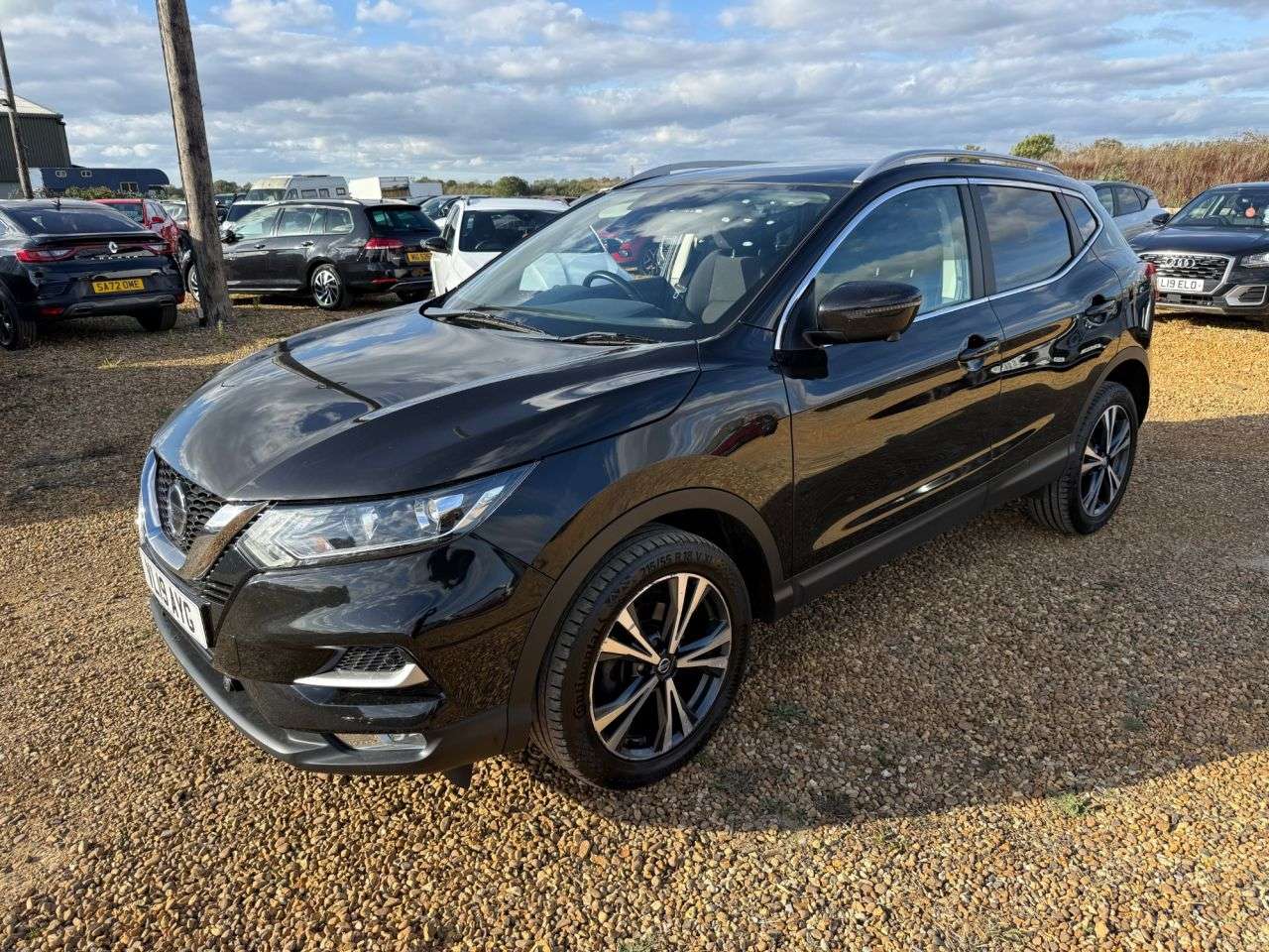 A 2019 NISSAN QASHQAI 1.3 DIG-T N-Connecta SUV 5dr Petrol Manual Euro 6 (s/s) (140 ps) A 2019 NISSAN QASHQAI 1.3 DIG-T N-Connecta SUV 5dr Petrol Manual Euro 6 (s/s) (140 ps)