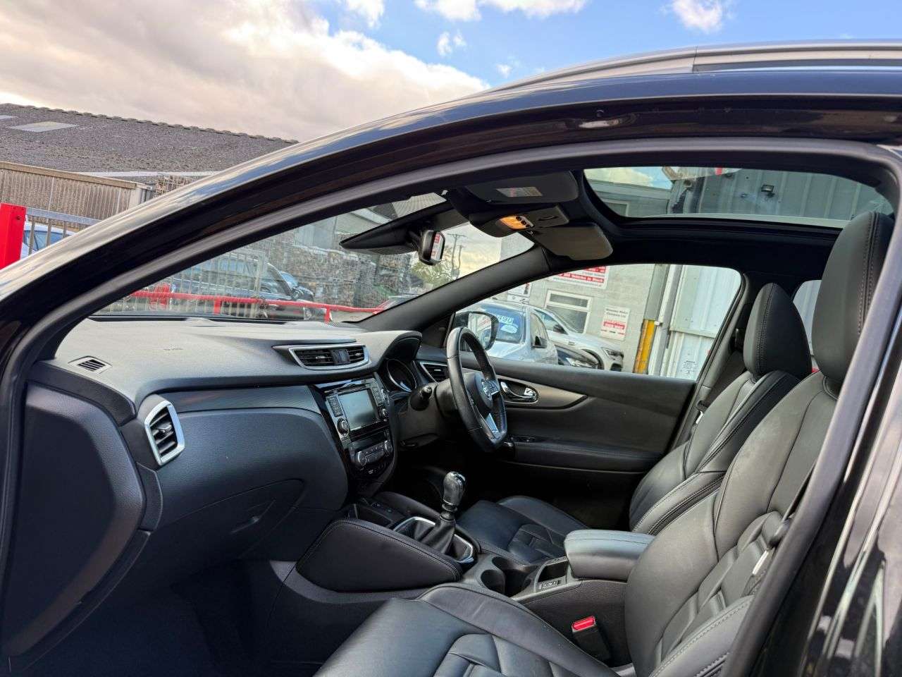 A 2019 NISSAN QASHQAI 1.3 DIG-T Tekna+ SUV 5dr Petrol Manual Euro 6 (s/s) (140 ps) A 2019 NISSAN QASHQAI 1.3 DIG-T Tekna+ SUV 5dr Petrol Manual Euro 6 (s/s) (140 ps)