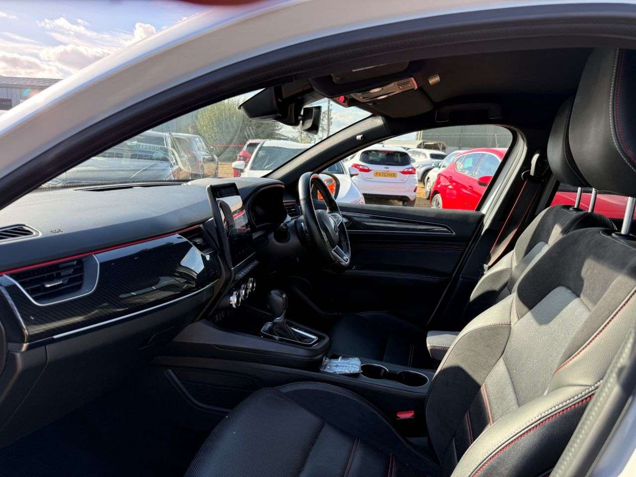 A 2022 RENAULT ARKANA 1.3 TCe MHEV r.s. line SUV 5dr Petrol EDC 2WD Euro 6 (s/s) (140 ps) A 2022 RENAULT ARKANA 1.3 TCe MHEV r.s. line SUV 5dr Petrol EDC 2WD Euro 6 (s/s) (140 ps)