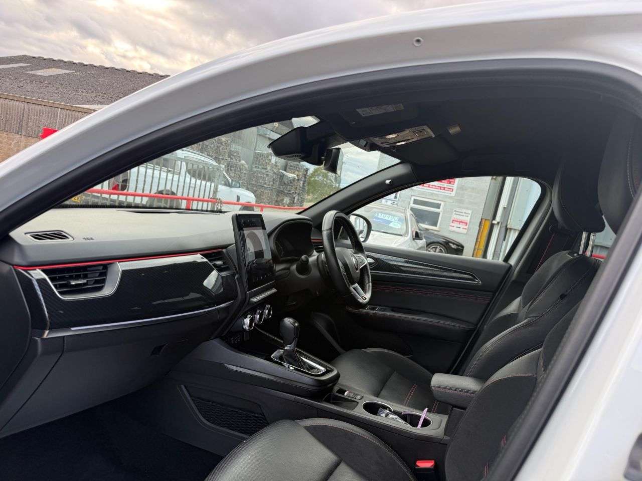A 2022 RENAULT ARKANA 1.3 TCe MHEV r.s. line SUV 5dr Petrol EDC 2WD Euro 6 (s/s) (140 ps) A 2022 RENAULT ARKANA 1.3 TCe MHEV r.s. line SUV 5dr Petrol EDC 2WD Euro 6 (s/s) (140 ps)