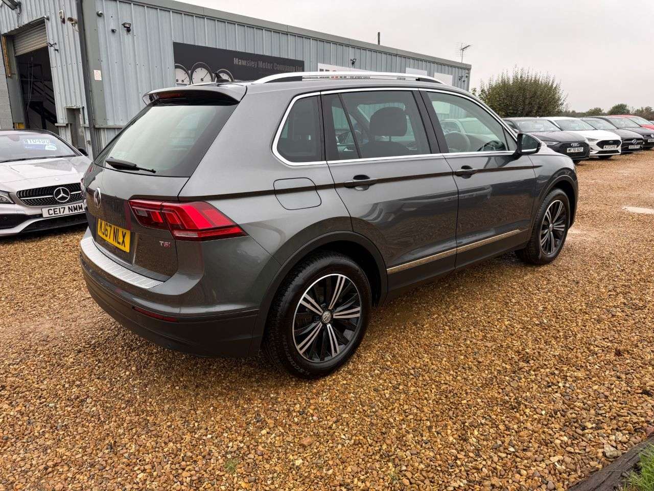 A 2017 VOLKSWAGEN TIGUAN 1.4 TSI SE SUV 5dr Petrol Manual Euro 6 (s/s) (150 ps) A 2017 VOLKSWAGEN TIGUAN 1.4 TSI SE SUV 5dr Petrol Manual Euro 6 (s/s) (150 ps)