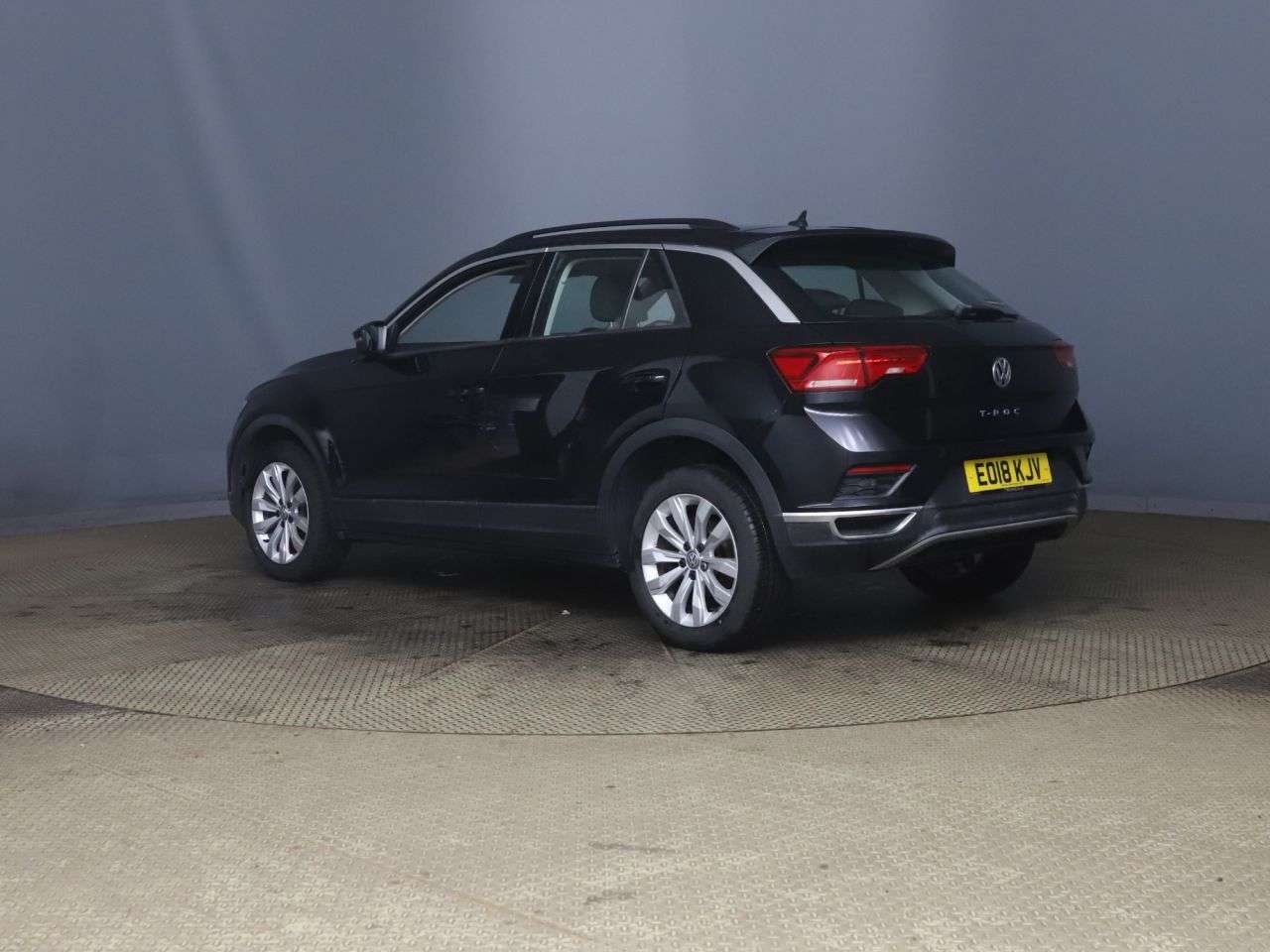 A 2018 VOLKSWAGEN T-ROC 1.5 TSI EVO SE SUV 5dr Petrol Manual Euro 6 (s/s) (150 ps) A 2018 VOLKSWAGEN T-ROC 1.5 TSI EVO SE SUV 5dr Petrol Manual Euro 6 (s/s) (150 ps)