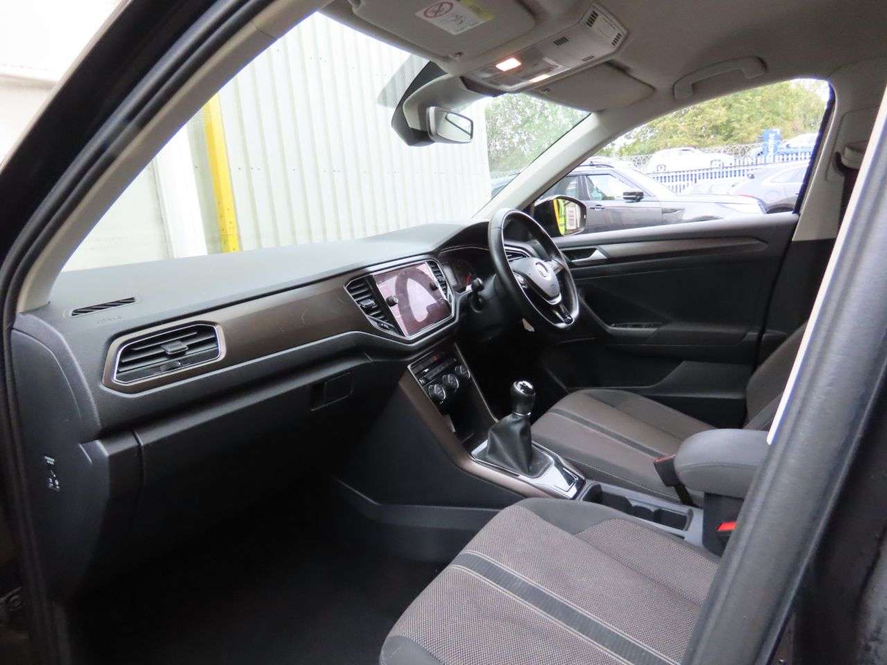 A 2018 VOLKSWAGEN T-ROC 1.5 TSI EVO SE SUV 5dr Petrol Manual Euro 6 (s/s) (150 ps) A 2018 VOLKSWAGEN T-ROC 1.5 TSI EVO SE SUV 5dr Petrol Manual Euro 6 (s/s) (150 ps)