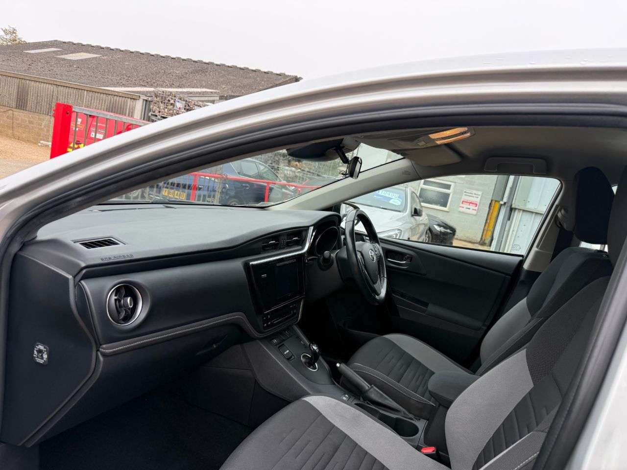 A 2019 TOYOTA AURIS 1.8 VVT-h Icon Tech Hatchback 5dr Petrol Hybrid CVT Euro 6 (s/s) (136 ps) A 2019 TOYOTA AURIS 1.8 VVT-h Icon Tech Hatchback 5dr Petrol Hybrid CVT Euro 6 (s/s) (136 ps)