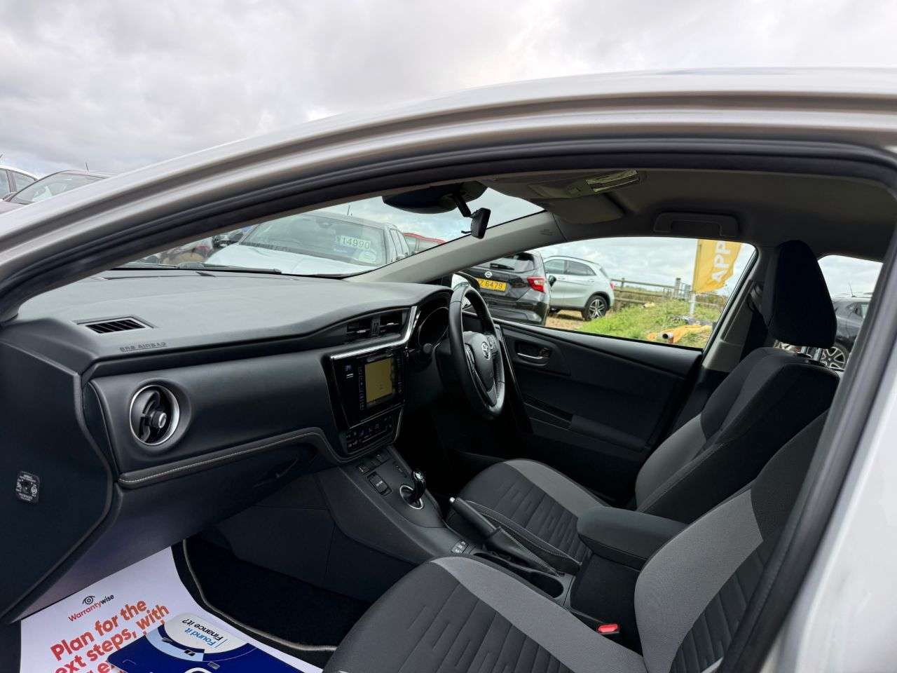 A 2019 TOYOTA AURIS 1.8 VVT-h Icon Tech Hatchback 5dr Petrol Hybrid CVT Euro 6 (s/s) (136 ps) A 2019 TOYOTA AURIS 1.8 VVT-h Icon Tech Hatchback 5dr Petrol Hybrid CVT Euro 6 (s/s) (136 ps)