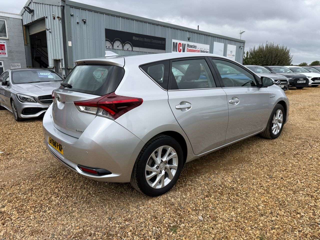 A 2019 TOYOTA AURIS 1.8 VVT-h Icon Tech Hatchback 5dr Petrol Hybrid CVT Euro 6 (s/s) (136 ps) A 2019 TOYOTA AURIS 1.8 VVT-h Icon Tech Hatchback 5dr Petrol Hybrid CVT Euro 6 (s/s) (136 ps)