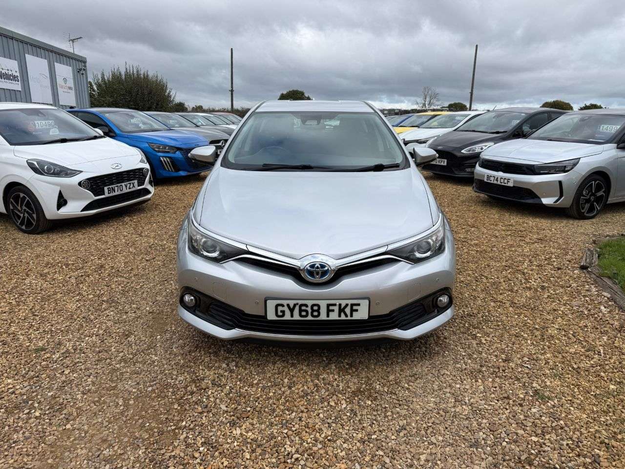 A 2019 TOYOTA AURIS 1.8 VVT-h Icon Tech Hatchback 5dr Petrol Hybrid CVT Euro 6 (s/s) (136 ps) A 2019 TOYOTA AURIS 1.8 VVT-h Icon Tech Hatchback 5dr Petrol Hybrid CVT Euro 6 (s/s) (136 ps)